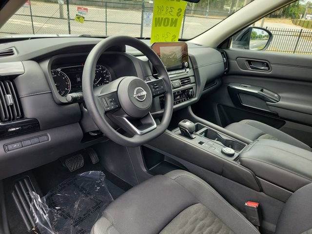 Used 2025 Nissan Pathfinder S AWD/4WD image 11