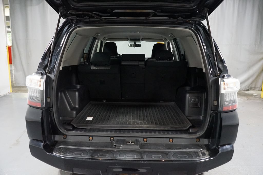 Certified 2017 Toyota 4Runner SR5 AWD/4WD image 33