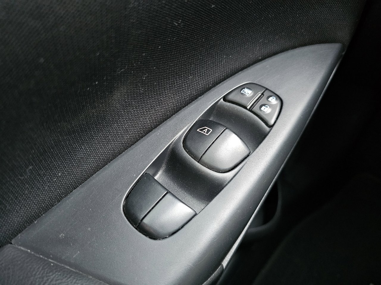 Used 2016 Nissan Sentra S image 40