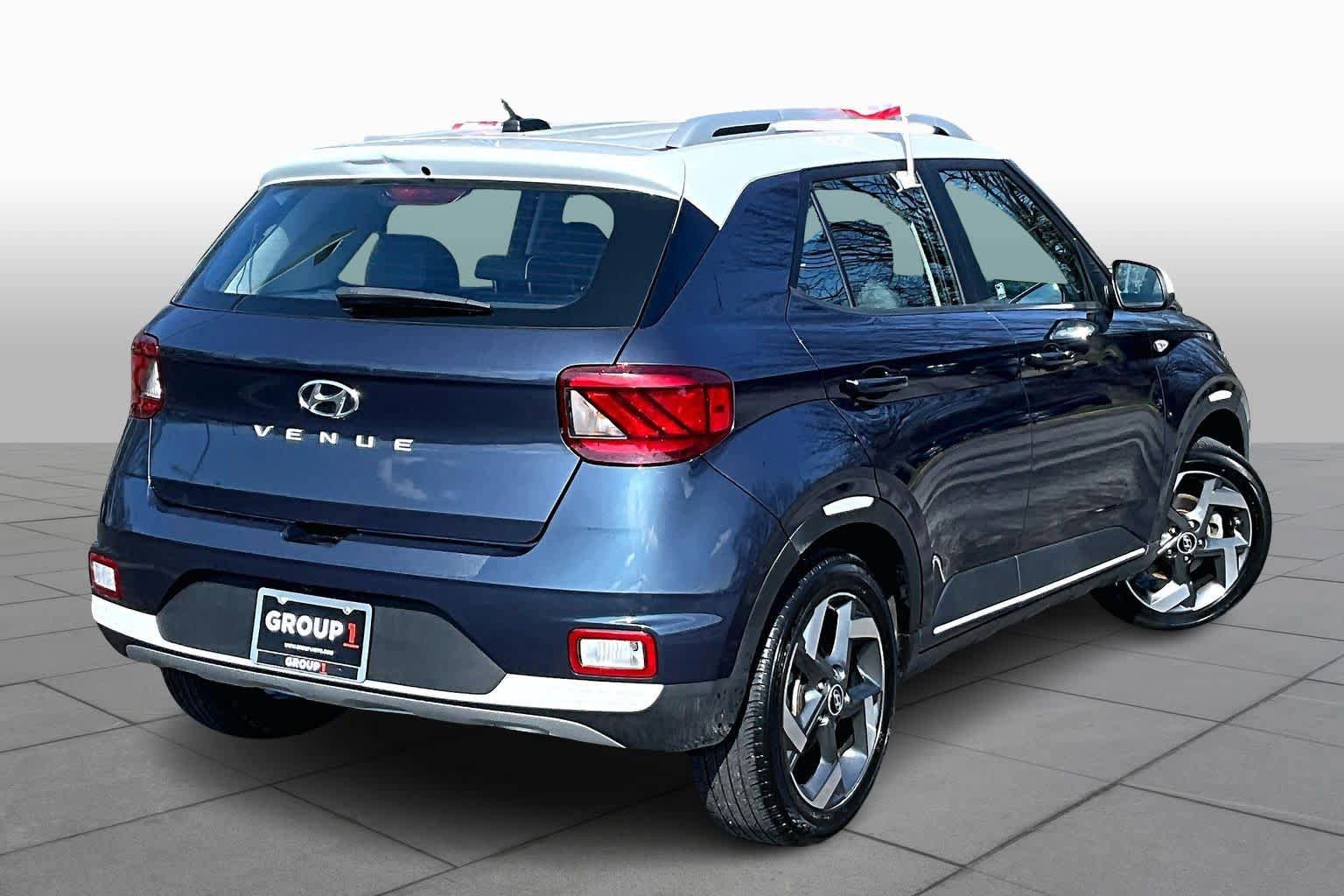 Used 2024 Hyundai Venue Limited FWD image 12