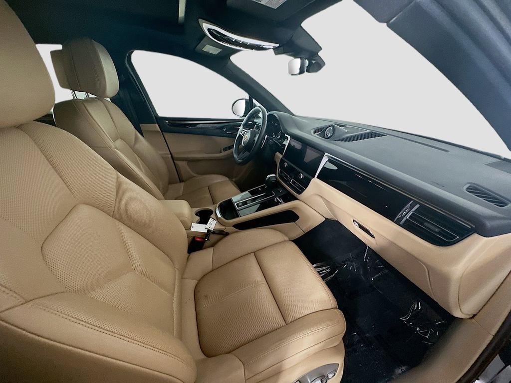 Certified 2022 Porsche Macan image 30