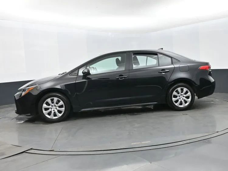 Used 2025 Toyota Corolla LE image 5