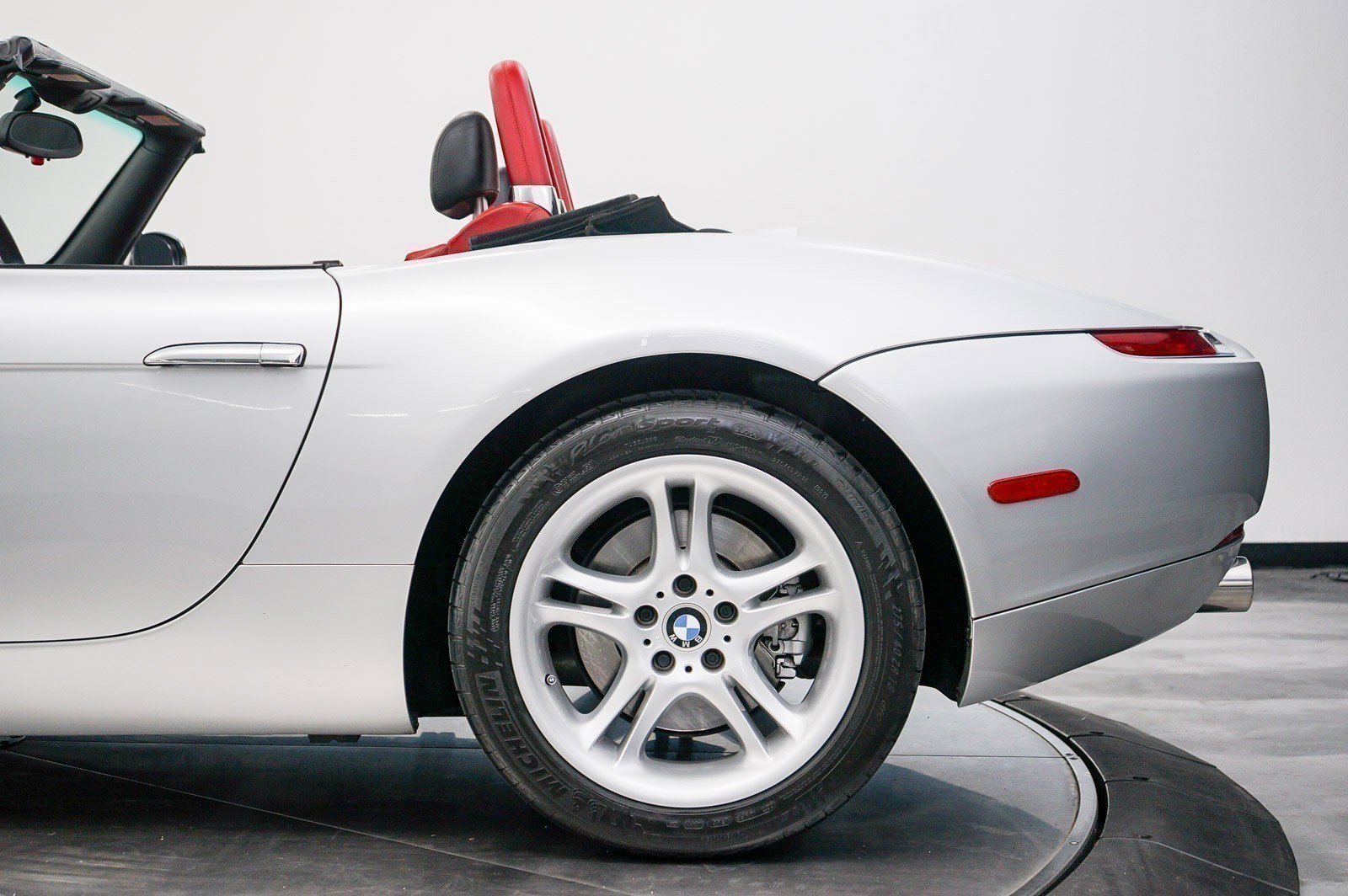 Used 2003 BMW Z8 image 26