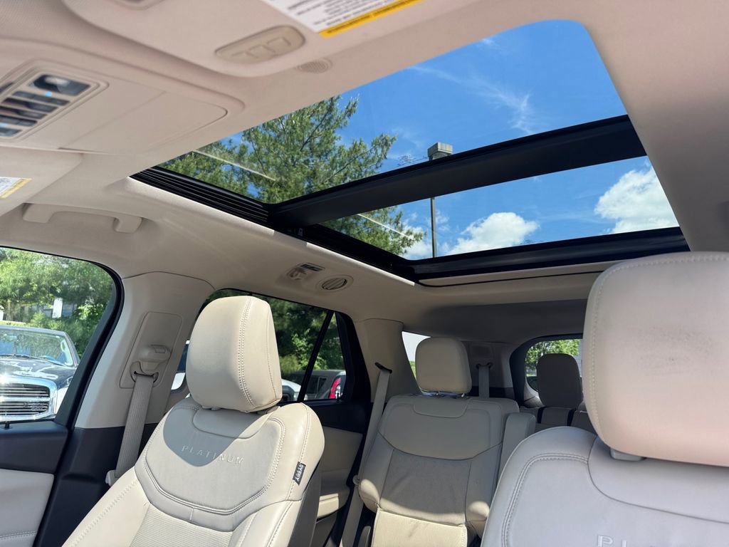 Used 2020 Ford Explorer Platinum w/ Premium Technology Package AWD/4WD image 13