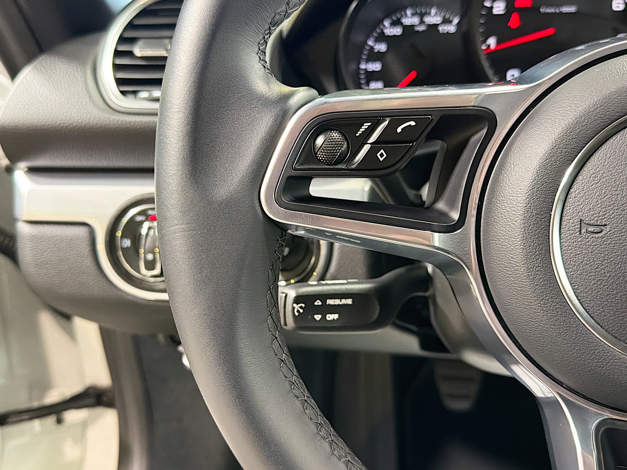 Certified 2024 Porsche 718 Boxster image 32