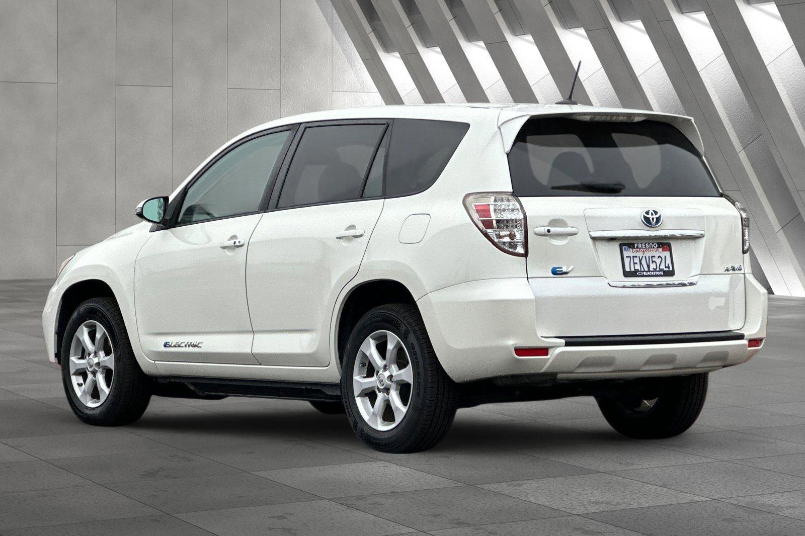 Used 2014 Toyota RAV4 EV image 6