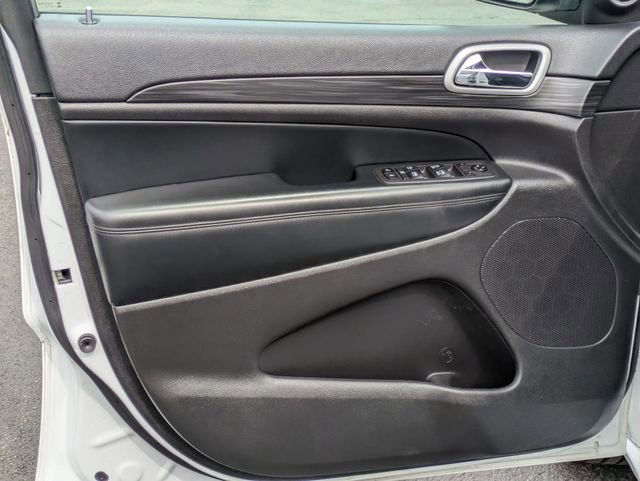 Used 2021 Jeep Grand Cherokee Laredo X image 12