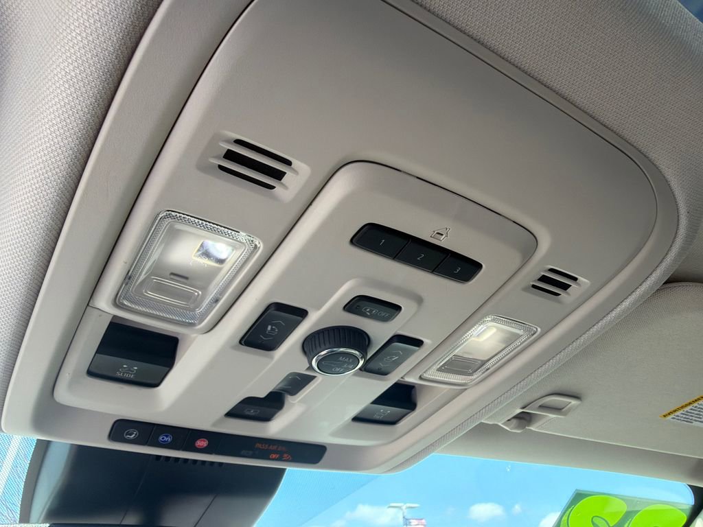 Used 2023 GMC Yukon Denali image 31