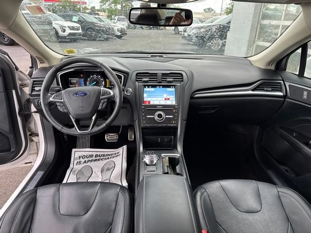 Used 2017 Ford Fusion Titanium FWD image 19