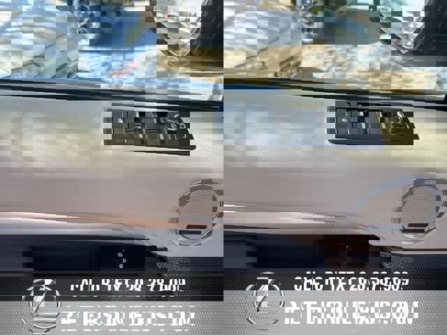 Used 2020 Land Rover Discovery Landmark image 26