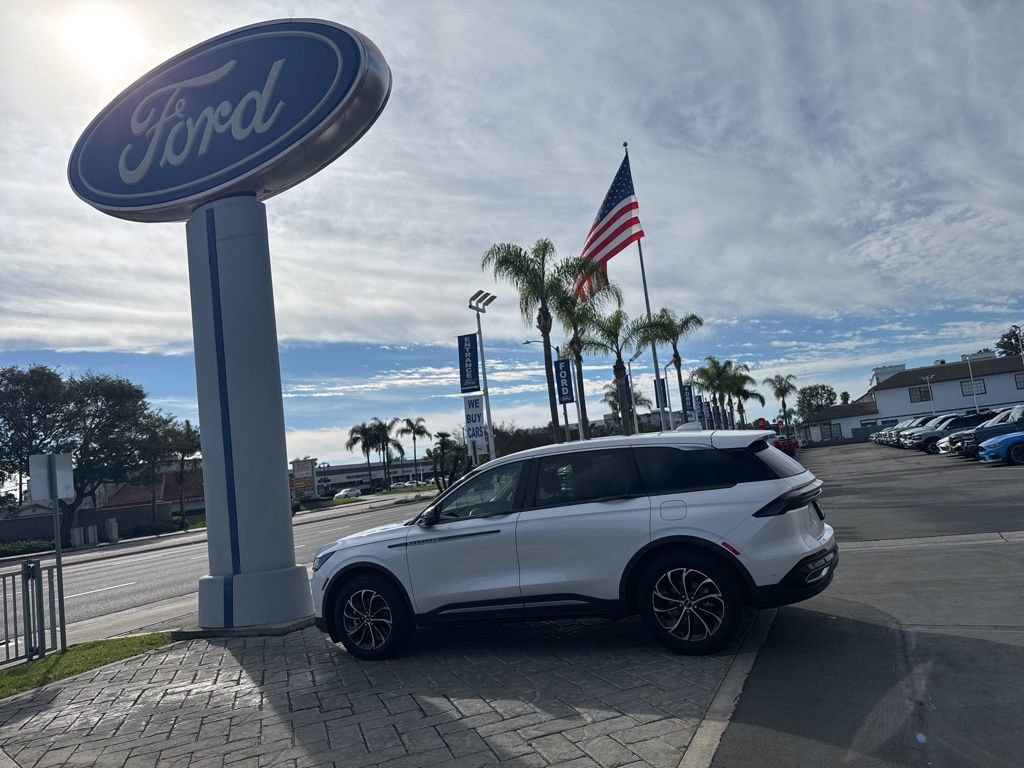 Used 2024 Lincoln Nautilus Premier w/ Equipment Group 102A image 23