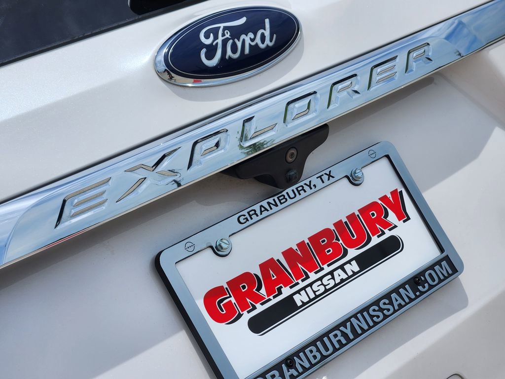 Used 2017 Ford Explorer Limited w/ Equipment Group 301A FWD image 10