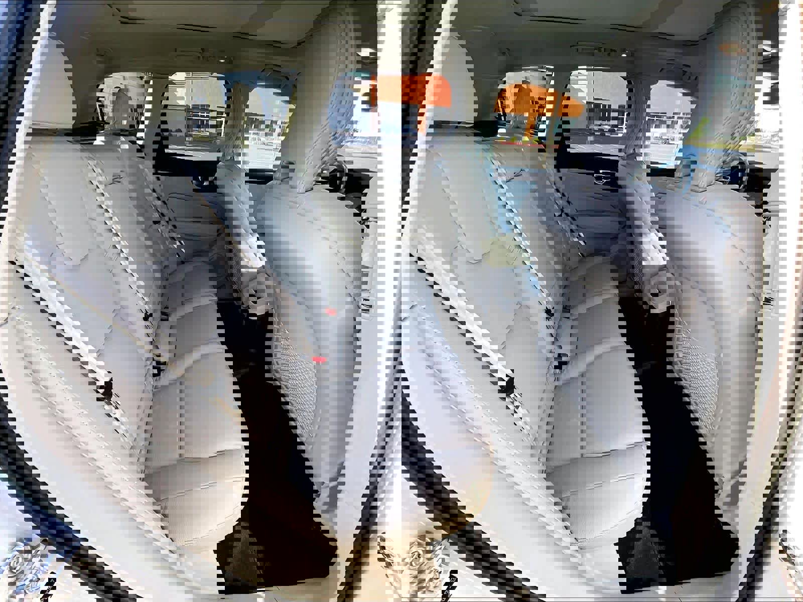 Used 2023 Volvo XC60 T8 Plus image 29