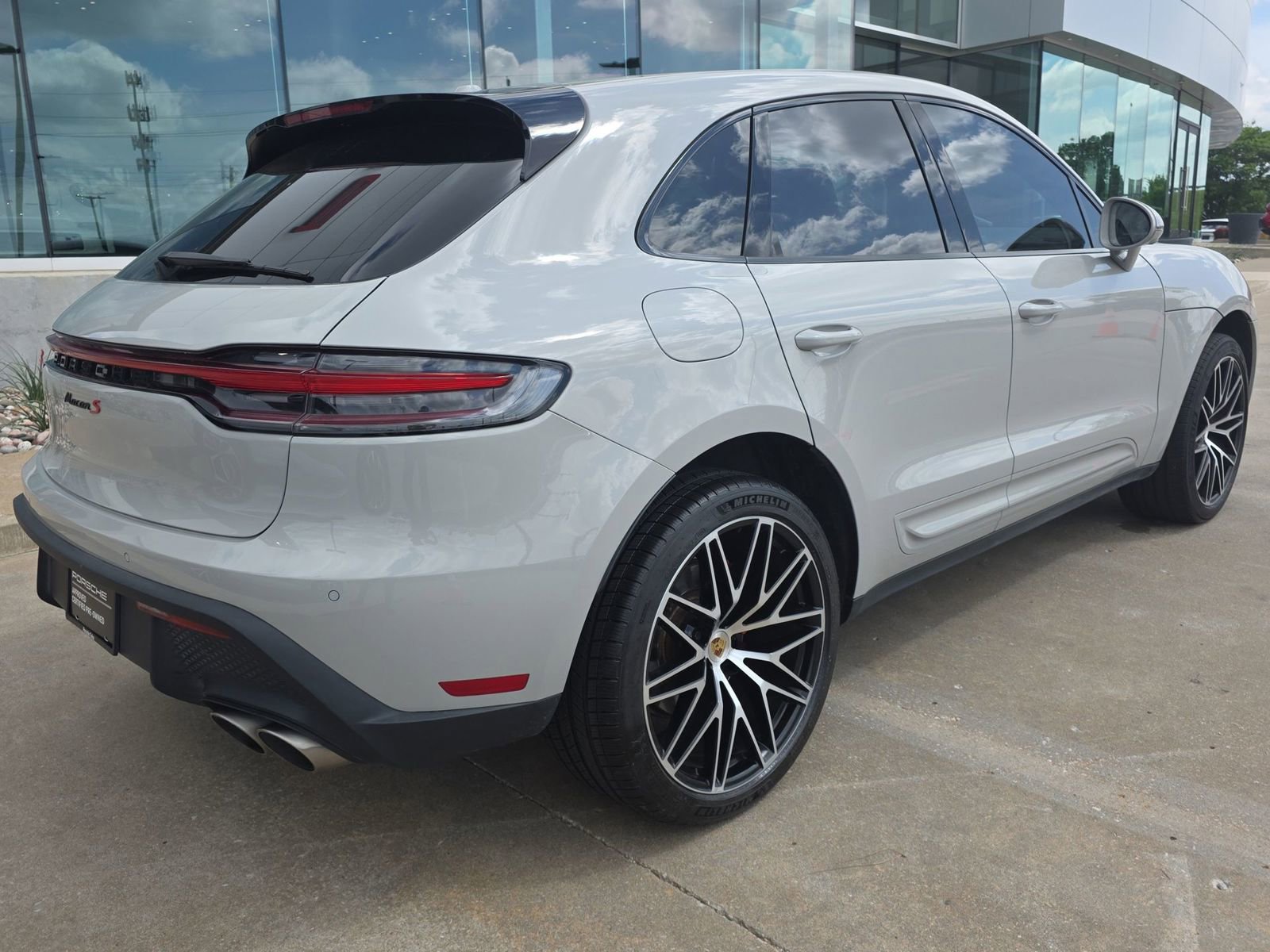Certified 2023 Porsche Macan S image 7