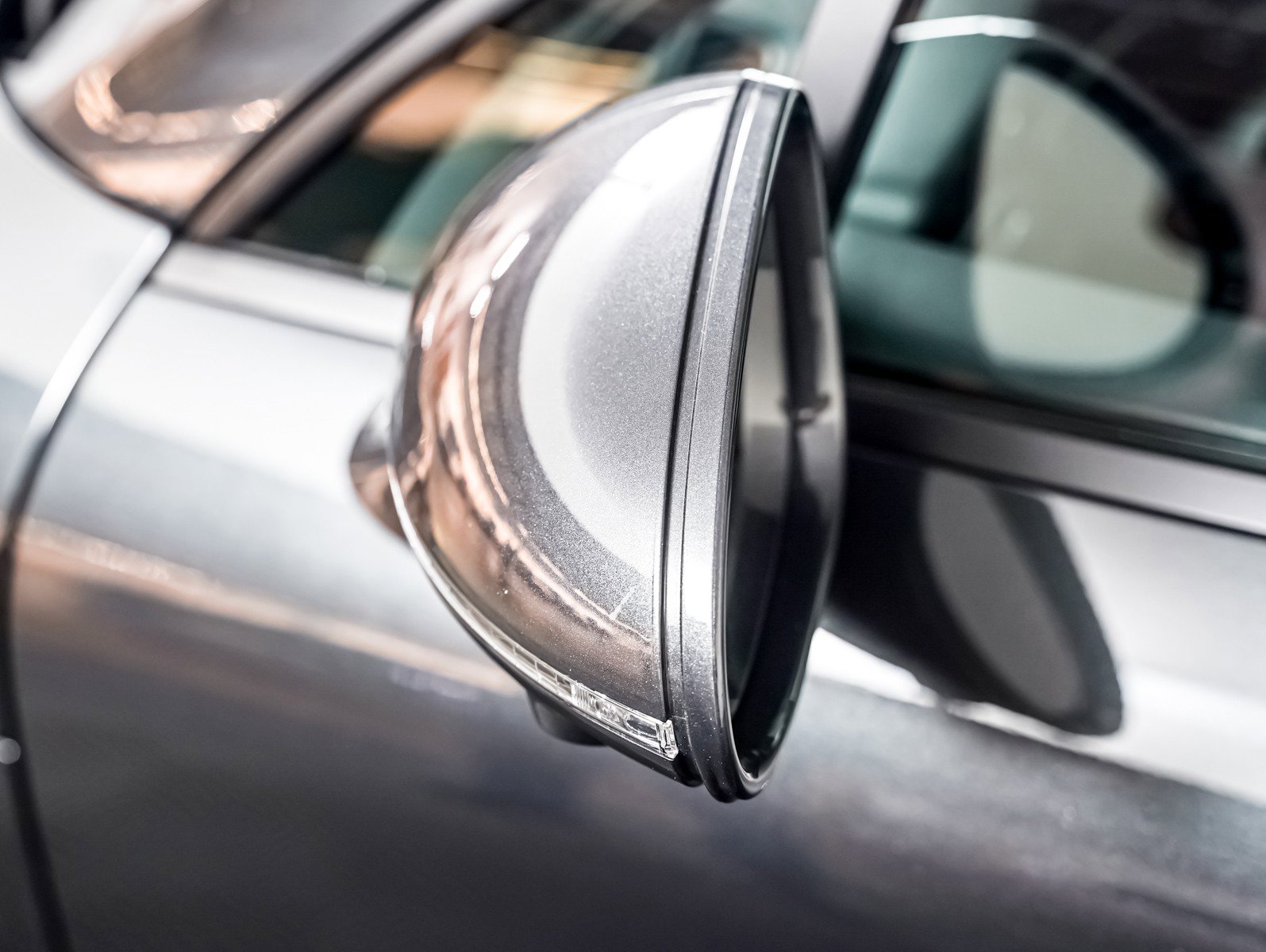 Certified 2025 Porsche Macan AWD/4WD image 28