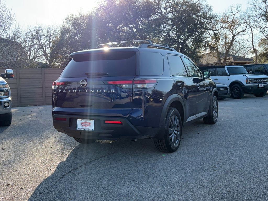 Used 2025 Nissan Pathfinder SV image 5