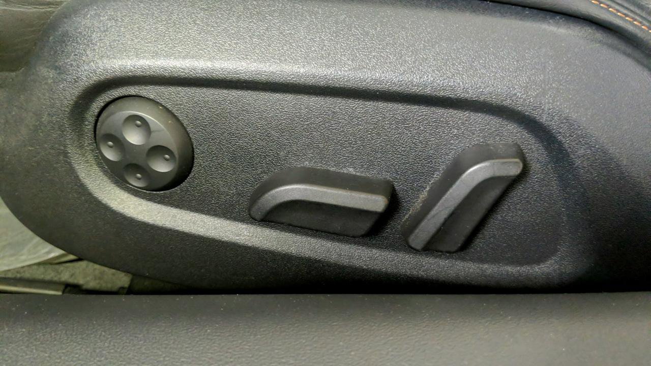 Used 2015 Audi R8 V8 w/ Full Leather Package image 15