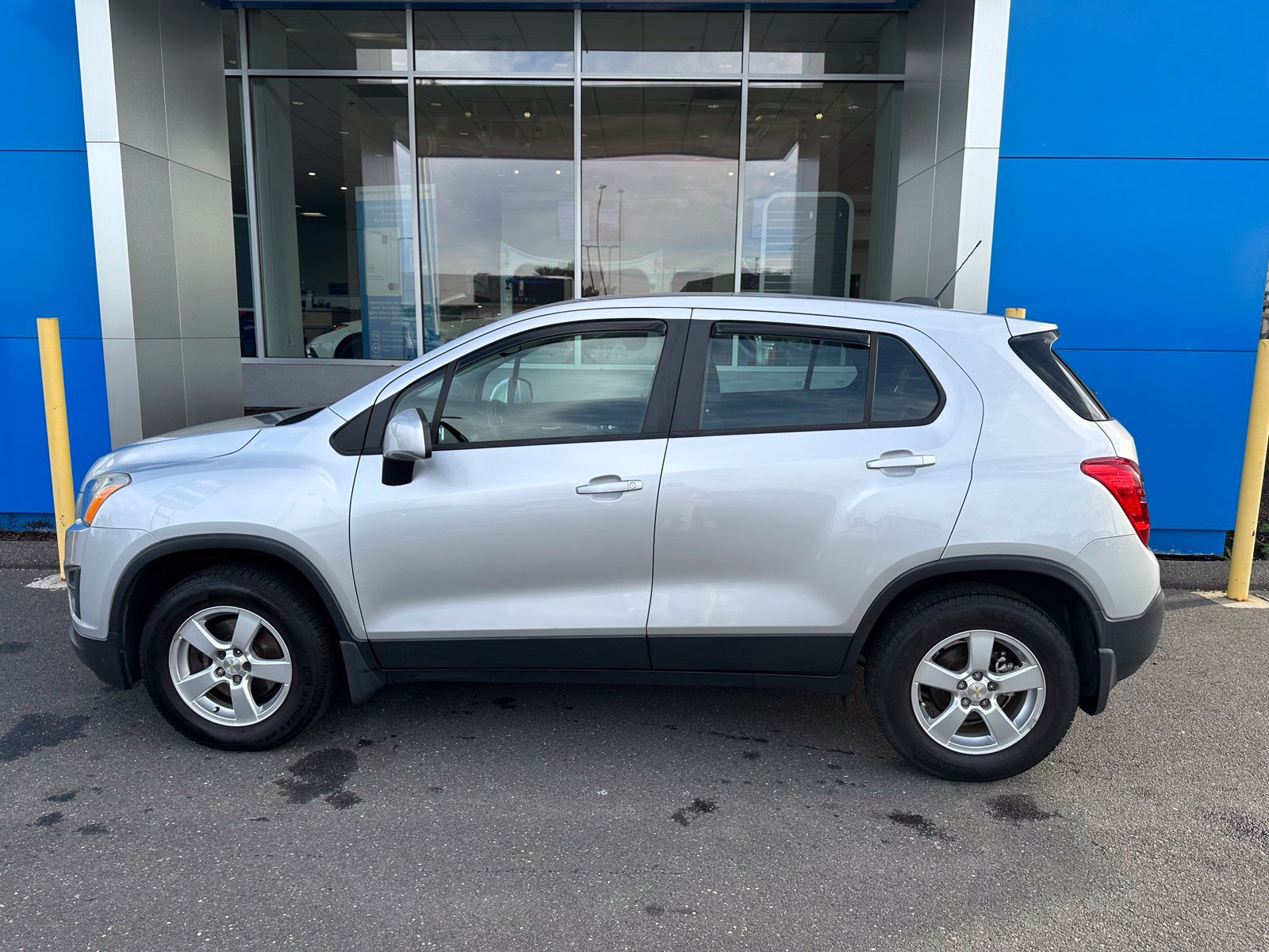 Used 2016 Chevrolet Trax LS w/ LPO, Protection Package AWD/4WD image 8