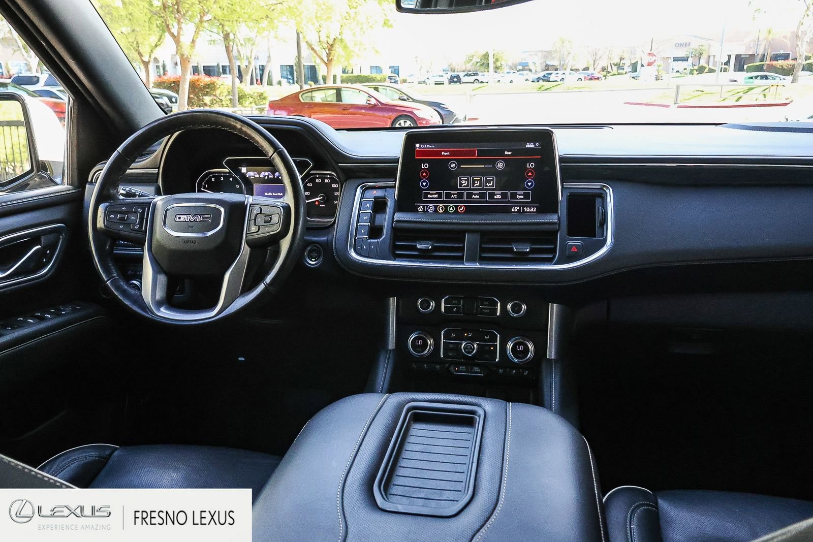 Used 2021 GMC Yukon XL SLT w/ SLT Luxury Plus Package image 16