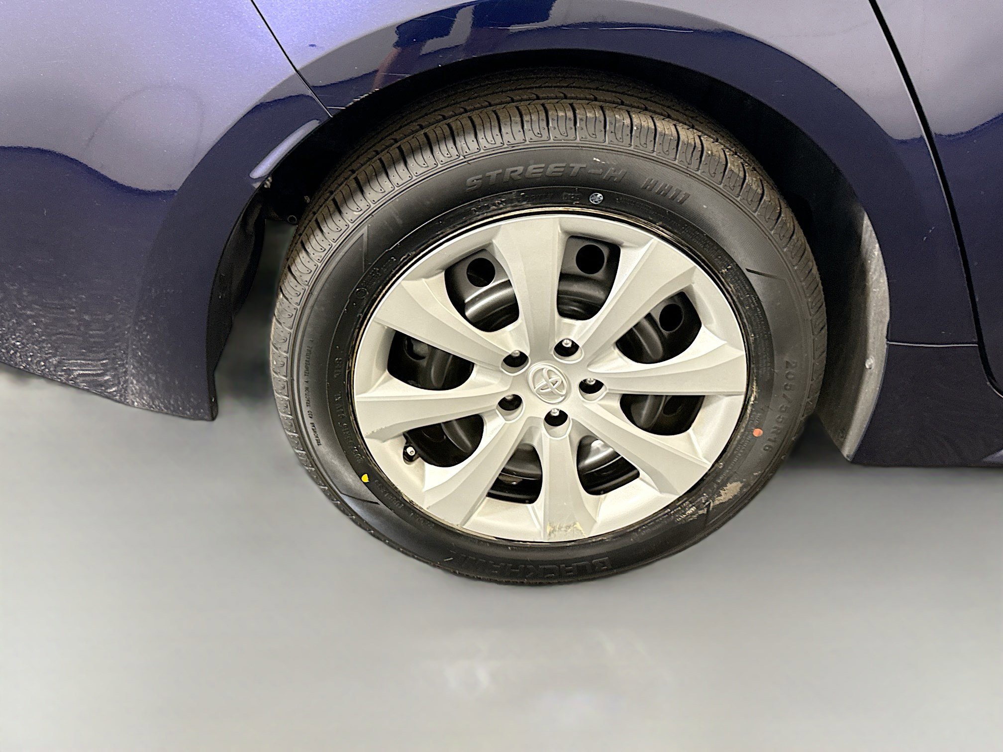 Used 2021 Toyota Corolla LE image 32