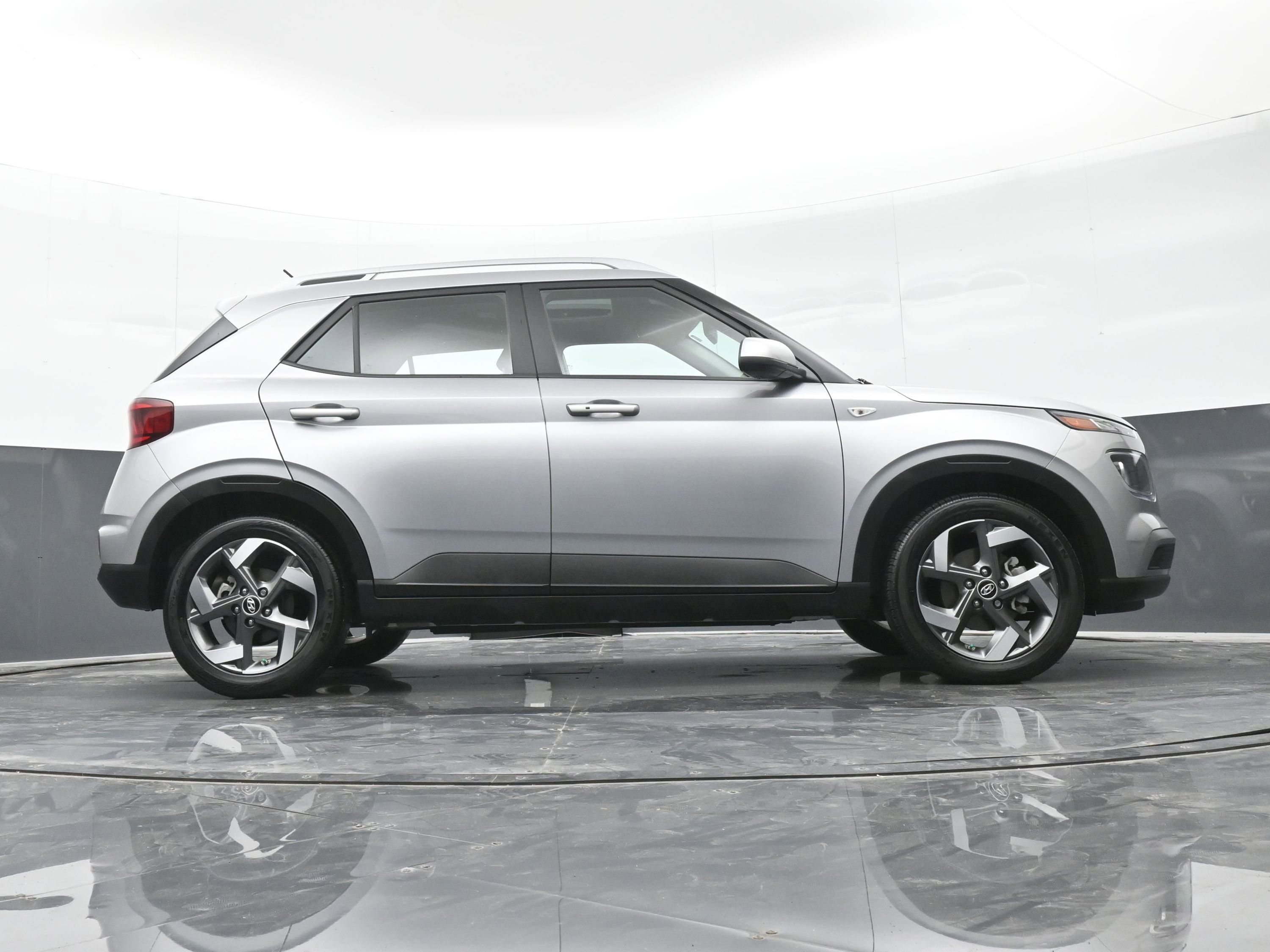 Used 2024 Hyundai Venue SEL image 46