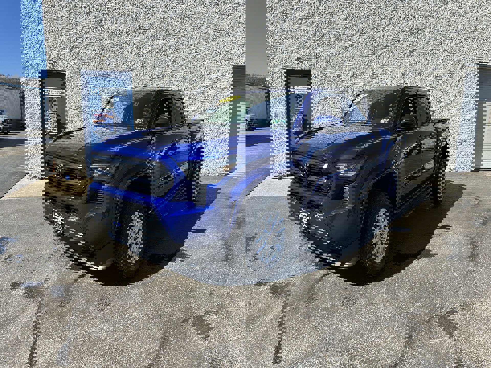 Used 2025 Toyota Tacoma SR5 image 2