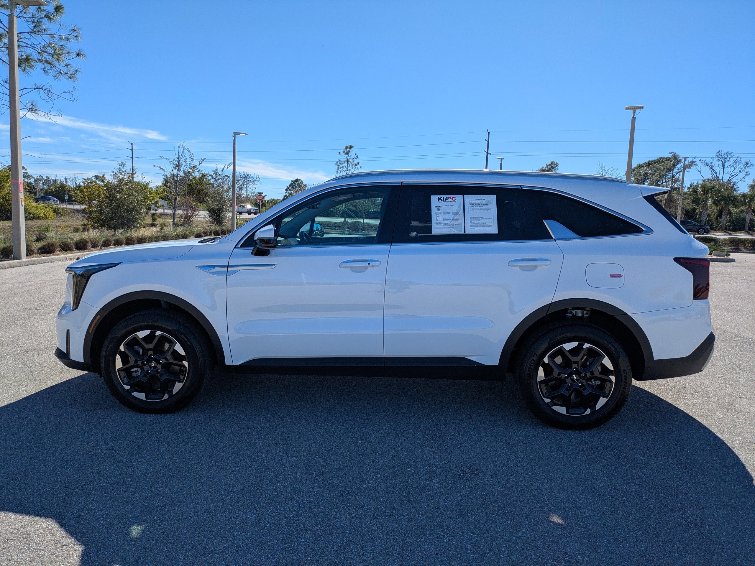 Certified 2025 Kia Sorento S image 8