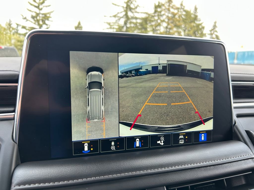 Used 2023 Chevrolet Tahoe Z71 w/ Luxury Package AWD/4WD image 17