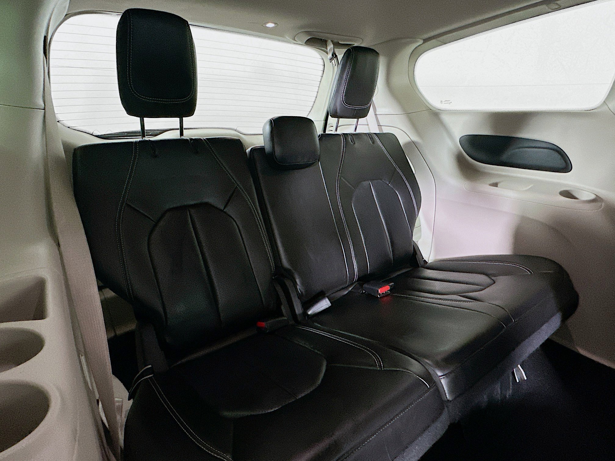 Used 2023 Chrysler Pacifica Touring-L FWD image 25