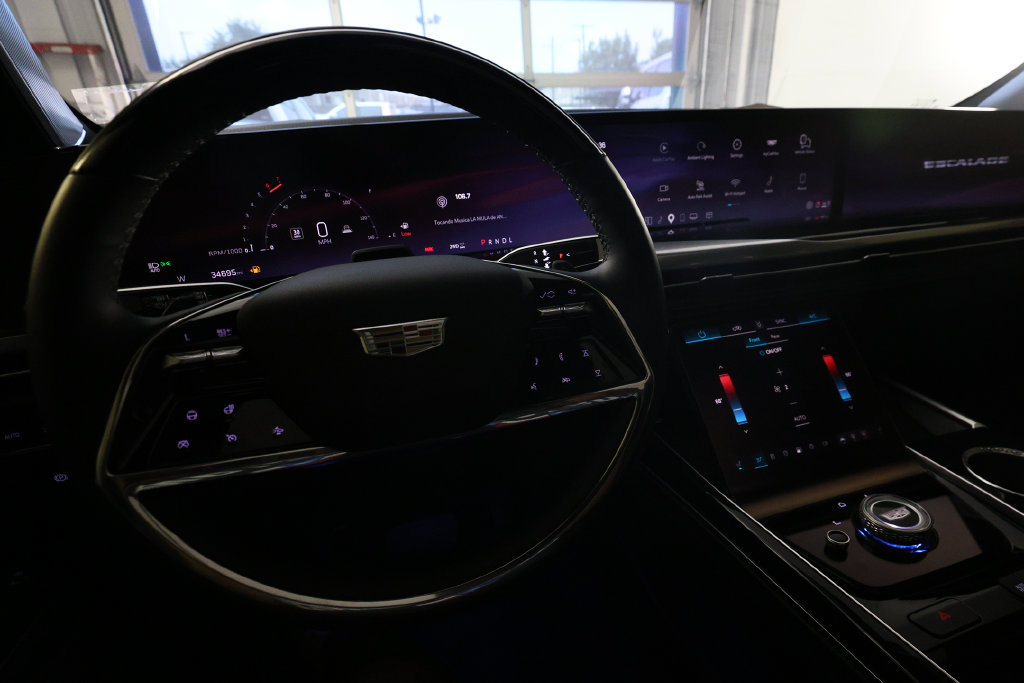 Used 2025 Cadillac Escalade Sport w/ Touring Package AWD/4WD image 20