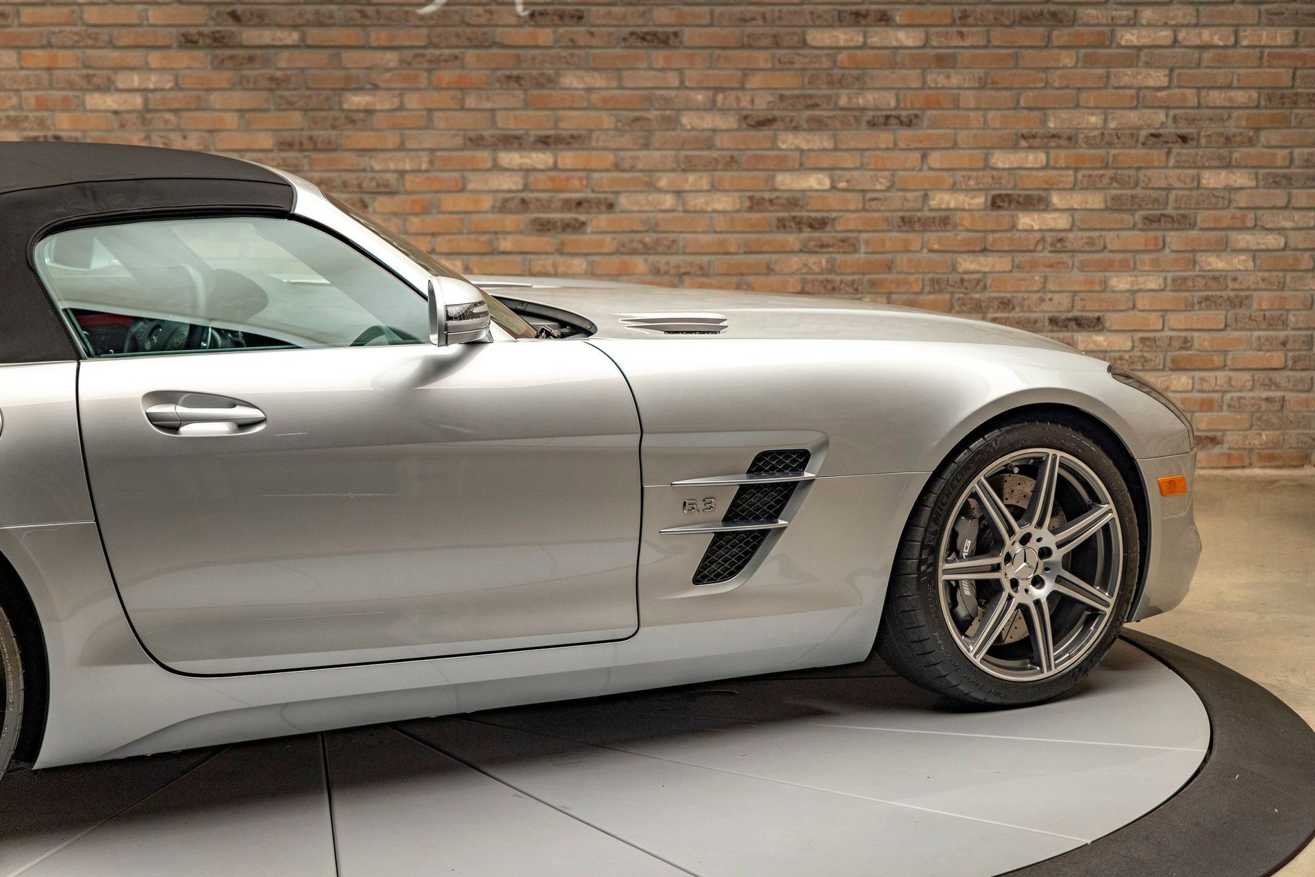 Used 2012 Mercedes-Benz SLS AMG Roadster image 16