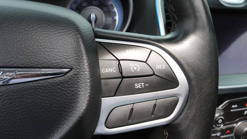 Used 2017 Chrysler 300 C RWD image 10