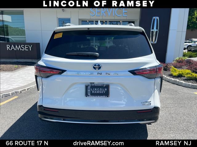 Used 2024 Toyota Sienna Limited AWD/4WD image 4