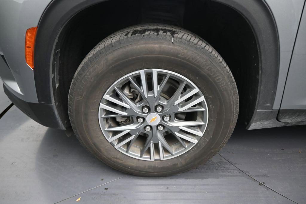 Used 2024 Chevrolet Traverse LT FWD image 9