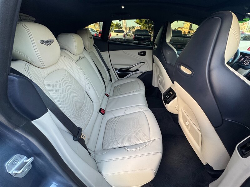 Used 2022 Aston Martin DBX AWD/4WD image 38