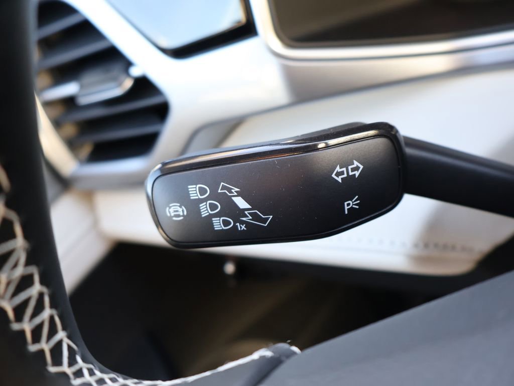 New 2026 Volkswagen Taos SEL image 38