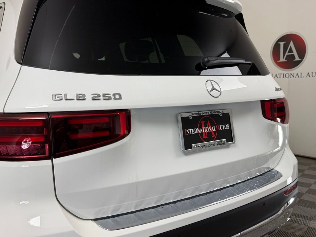 New 2026 Mercedes-Benz GLB 250 4MATIC image 8