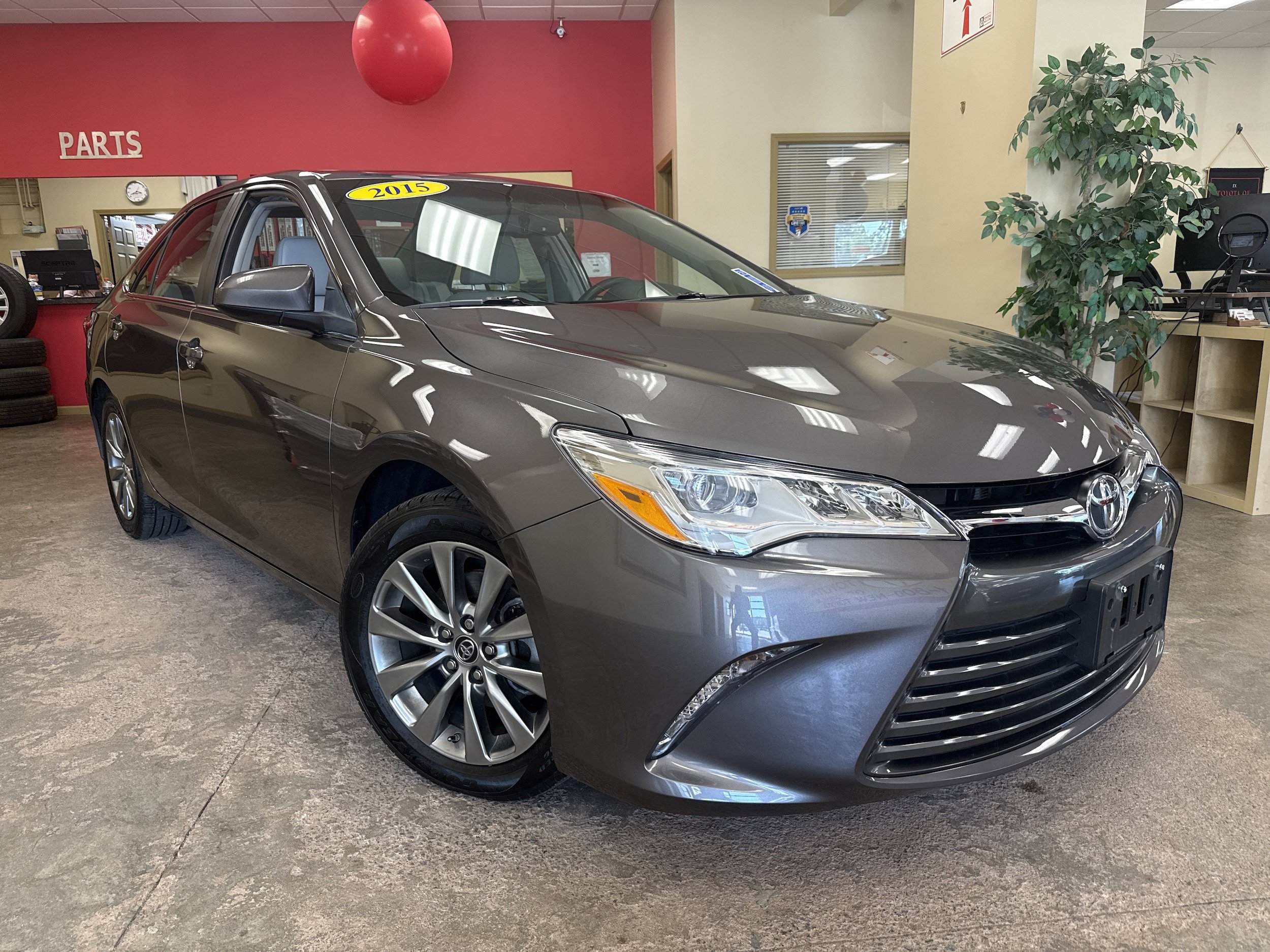 Used 2015 Toyota Camry XLE FWD image 2