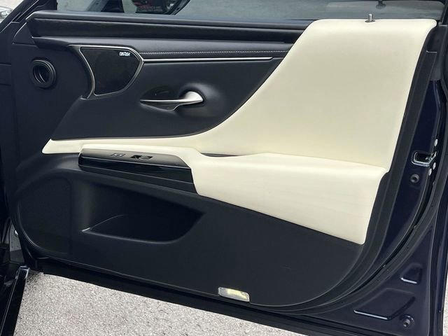 Used 2022 Lexus ES 300h Ultra Luxury w/ Accessory Package 2 image 27