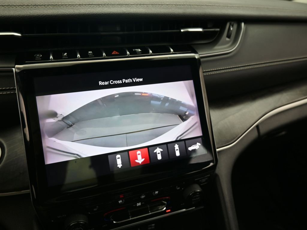 Used 2021 Jeep Grand Cherokee L Limited w/ Luxury Tech Group II image 22