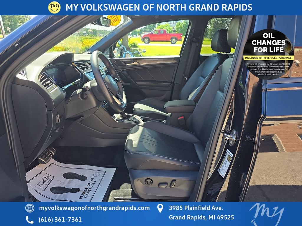 Used 2024 Volkswagen Tiguan SE R-Line AWD/4WD image 10