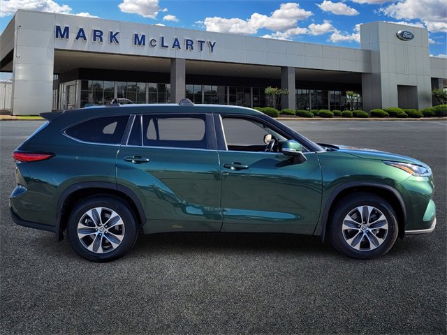 Used 2023 Toyota Highlander XLE video 2