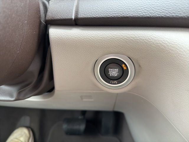 Used 2018 Chrysler Pacifica Touring-L image 39