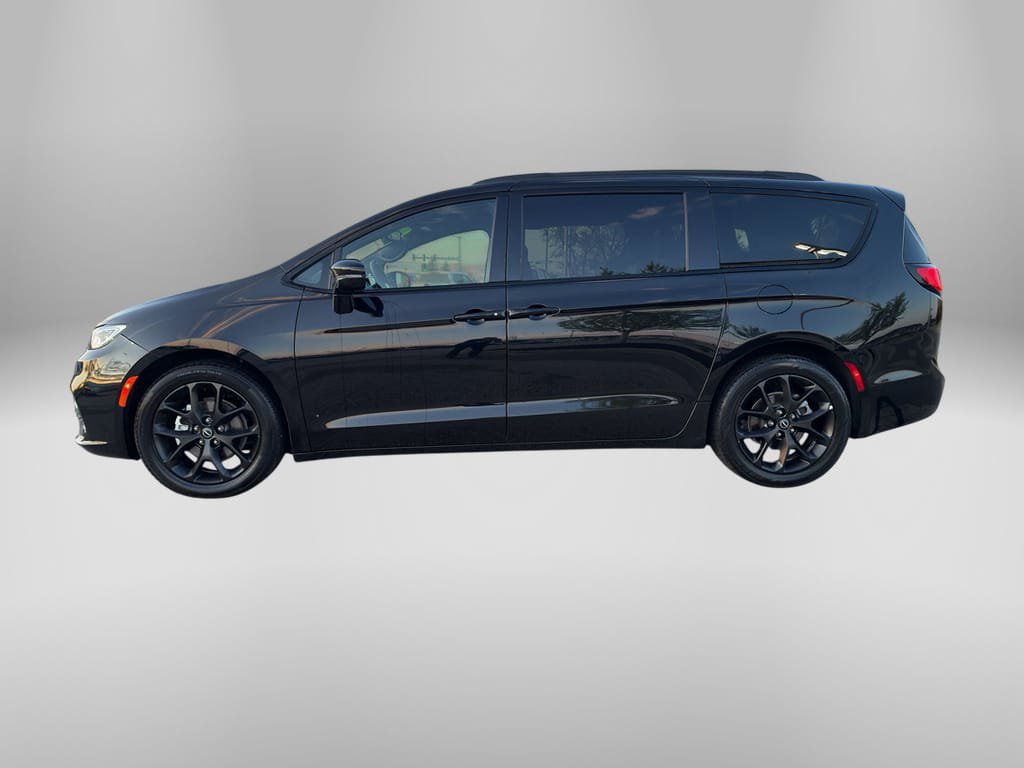 Used 2025 Chrysler Pacifica Limited FWD image 2