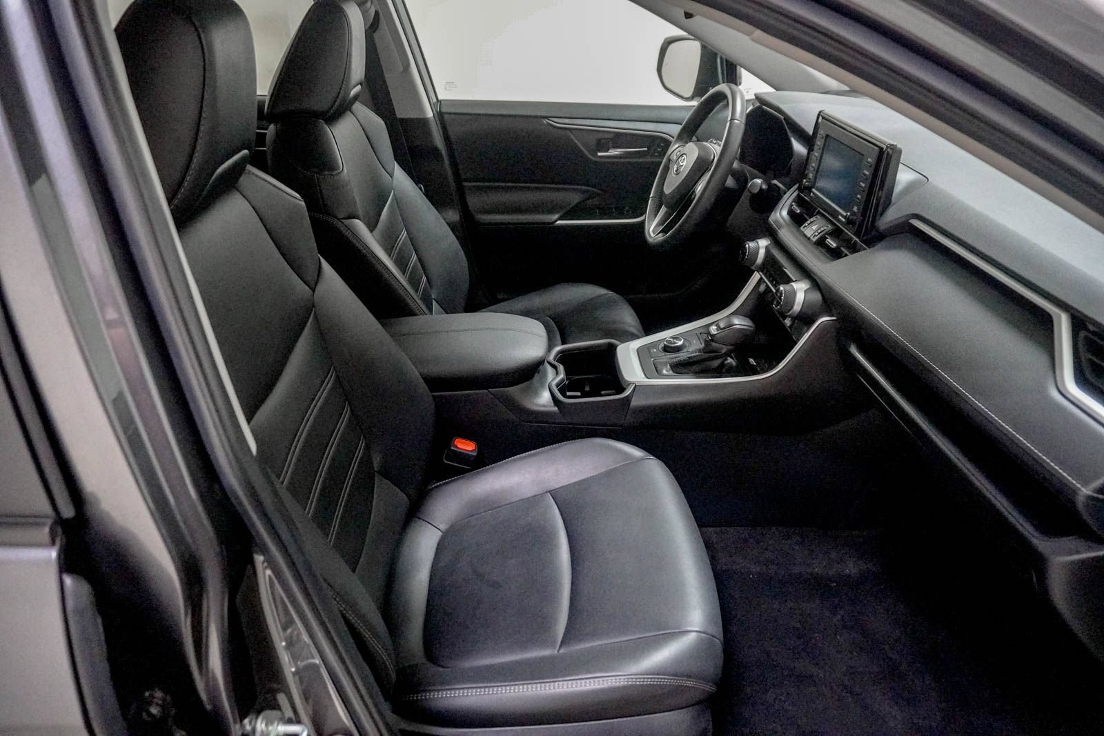 Used 2022 Toyota RAV4 XLE Premium AWD/4WD image 32