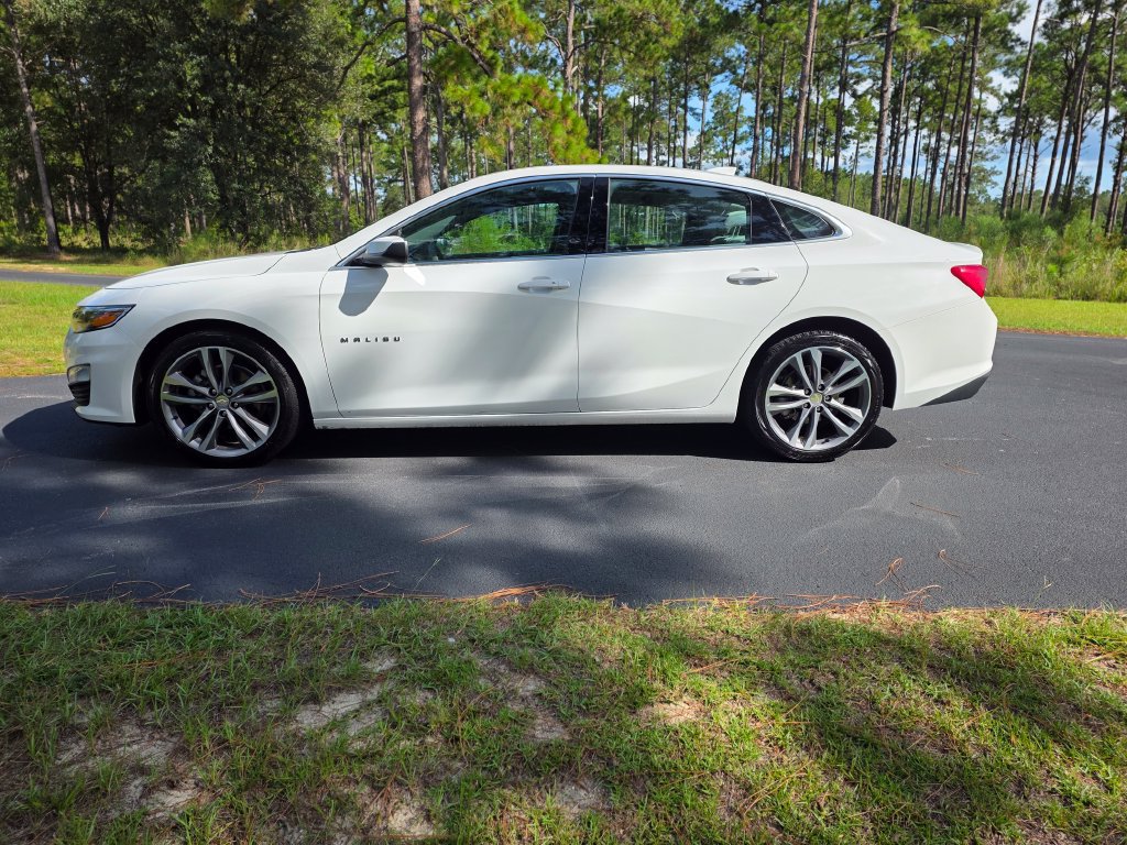 Used 2025 Chevrolet Malibu LT FWD image 2