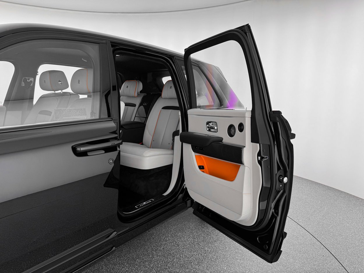 New 2026 Rolls-Royce Cullinan Black Badge image 27
