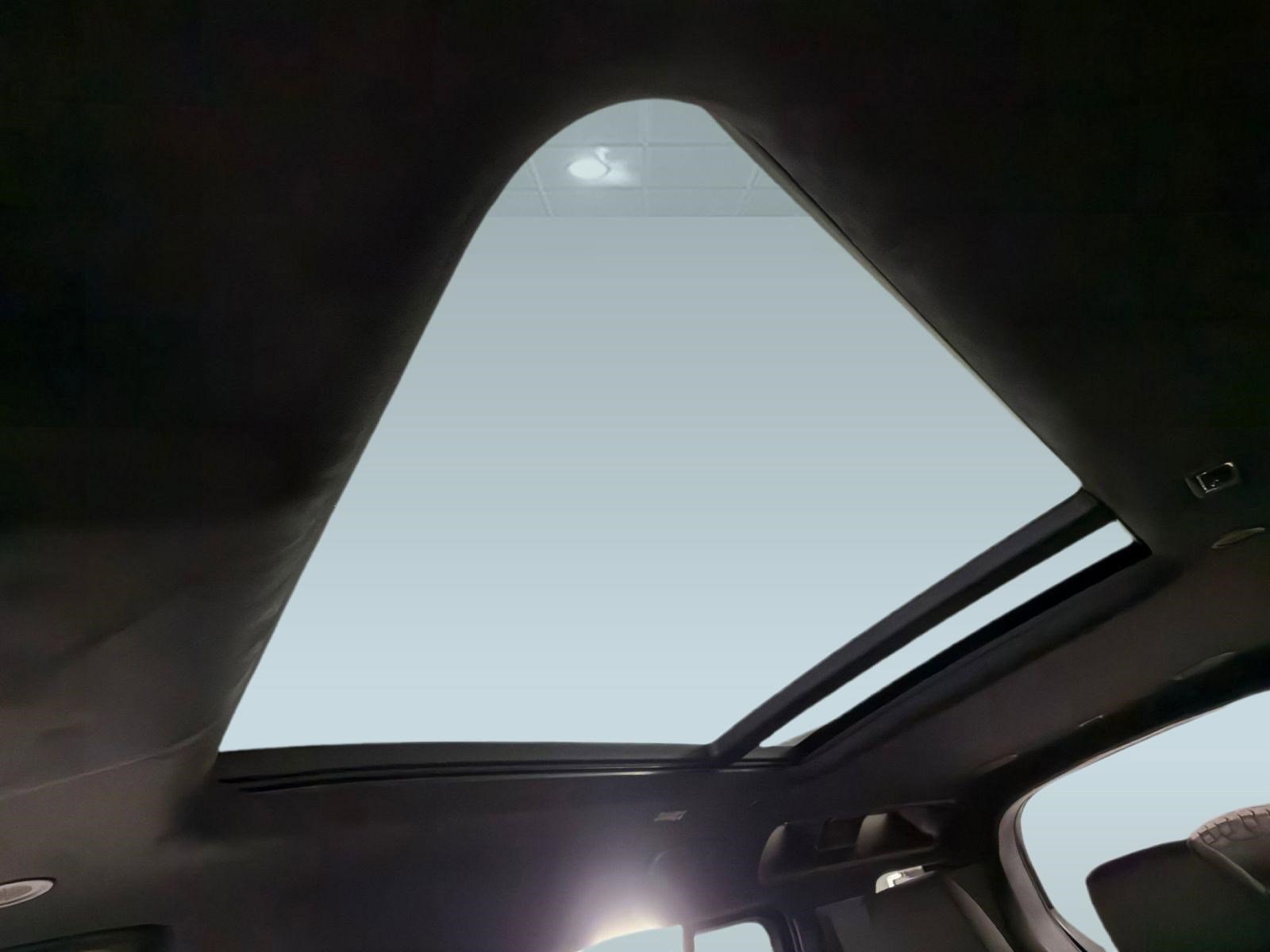 Used 2026 Land Rover Defender 110 OCTA image 13