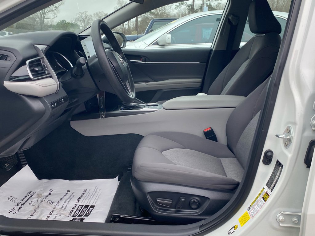 Used 2023 Toyota Camry LE image 5