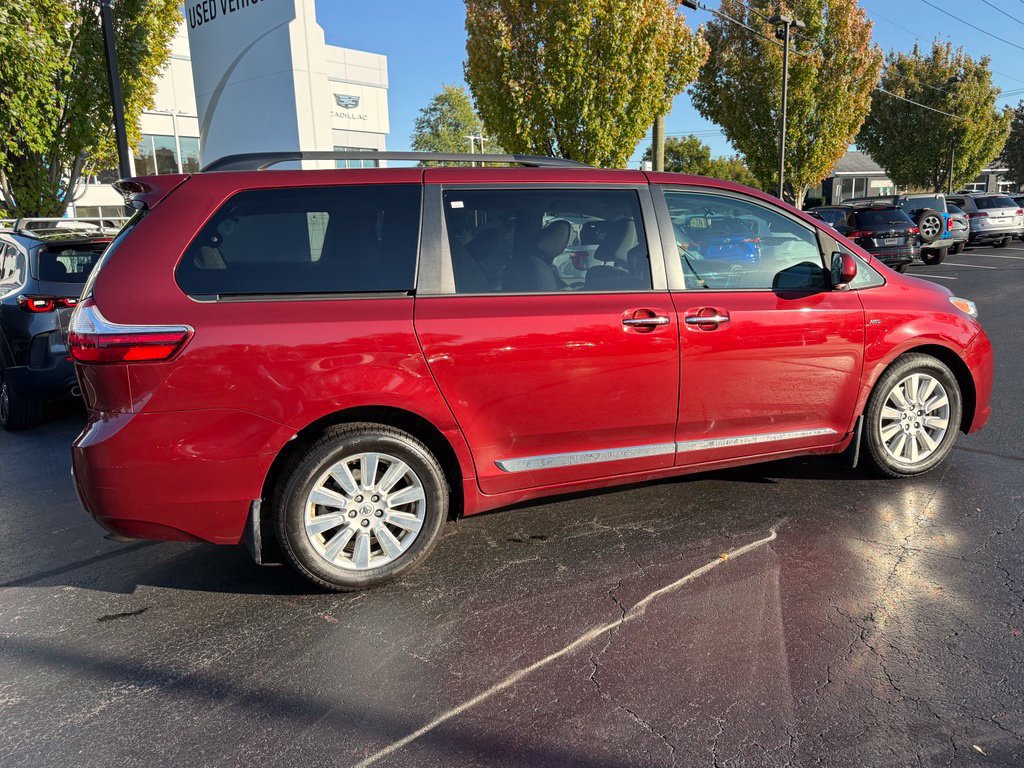 Used 2017 Toyota Sienna XLE w/ XLE Navigation Package AWD/4WD image 9